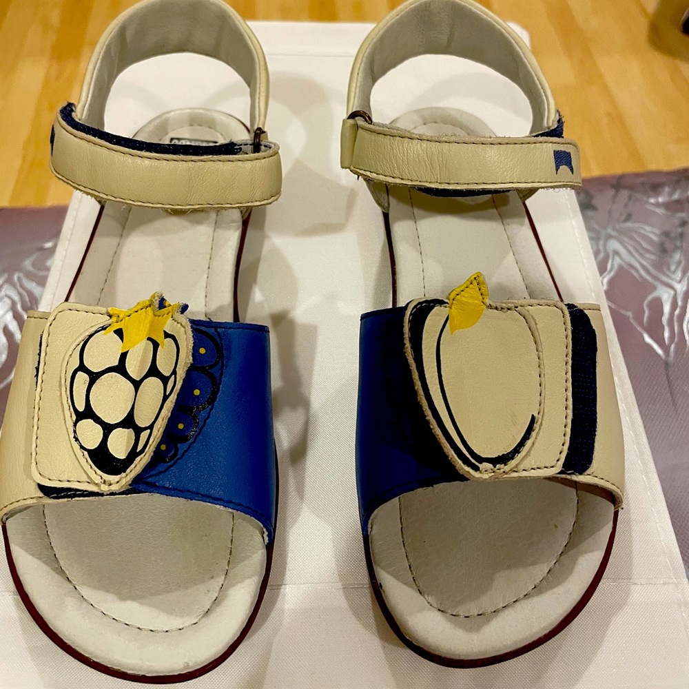 Girls beautiful brand new sandals.